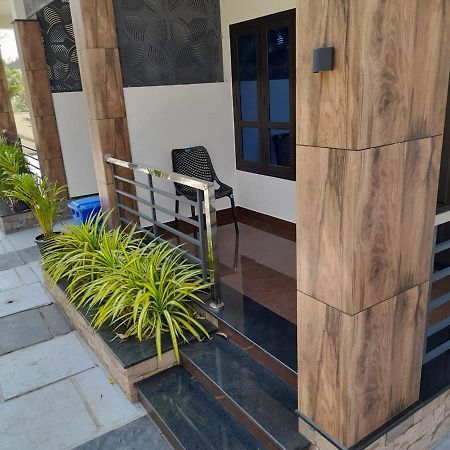 Milestone Inn Sultan Bathery Exterior foto
