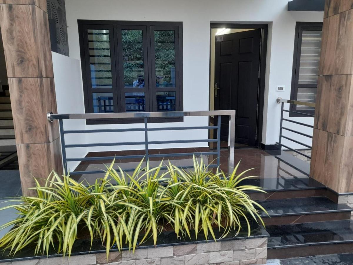 Milestone Inn Sultan Bathery Exterior foto