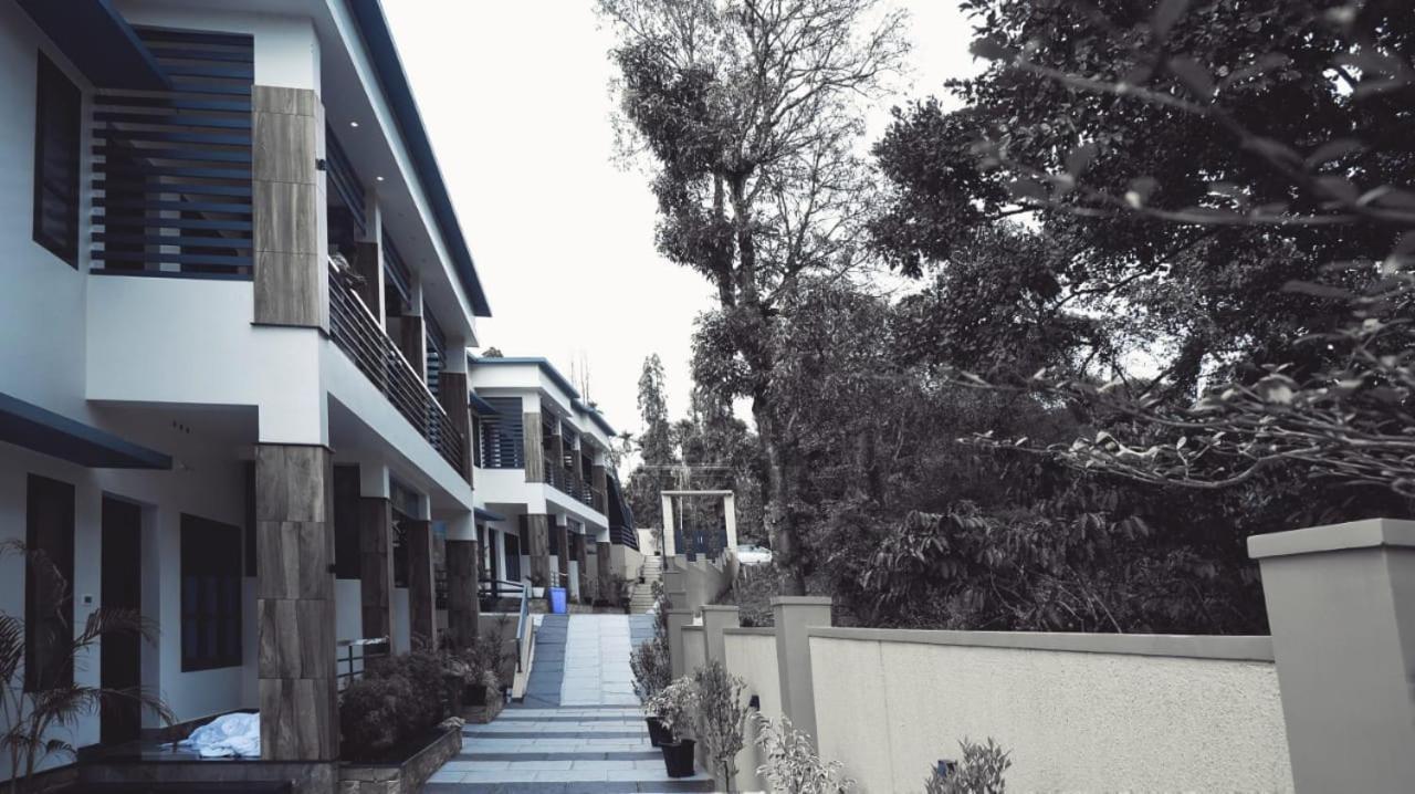 Milestone Inn Sultan Bathery Exterior foto