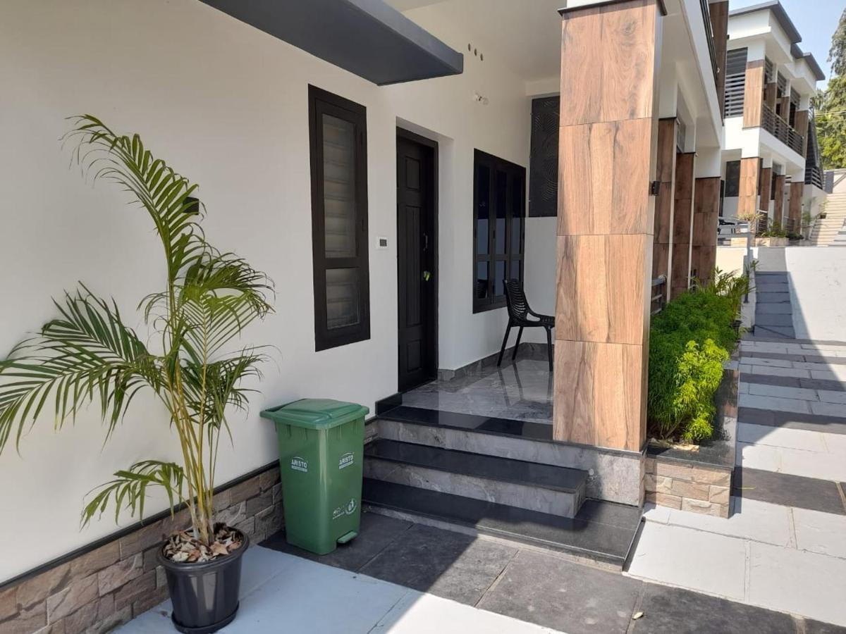 Milestone Inn Sultan Bathery Exterior foto
